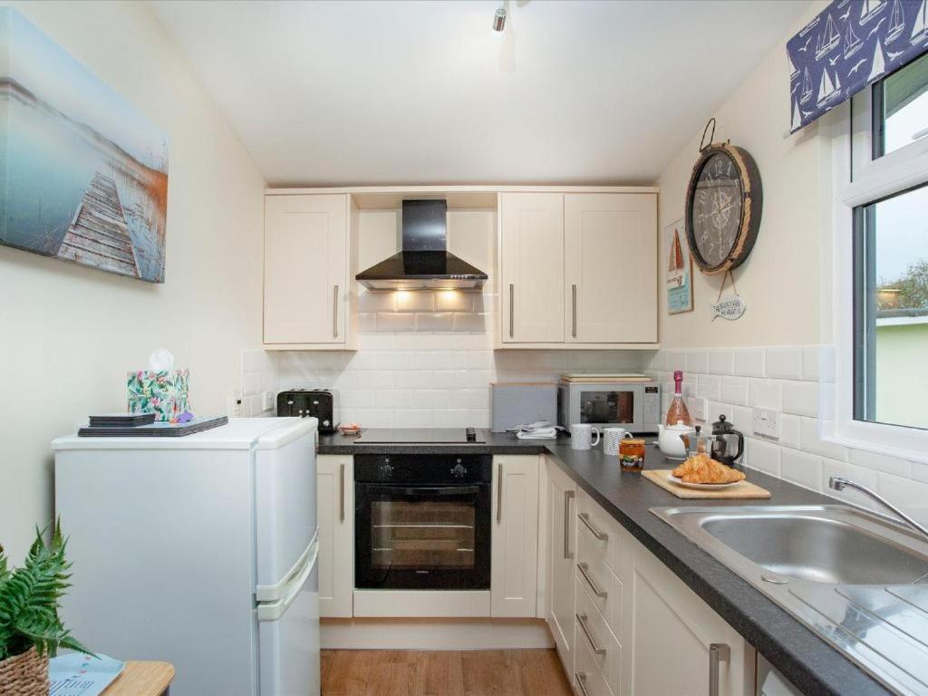Sunnydaze-Detached Chalet With 2 Bedrooms And 2 Bathrooms And Private Parking Outside Door Dartmouth Exterior foto