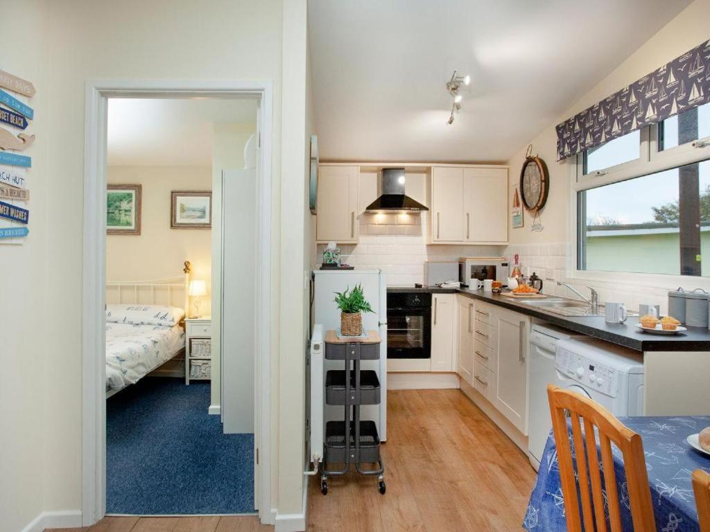 Sunnydaze-Detached Chalet With 2 Bedrooms And 2 Bathrooms And Private Parking Outside Door Dartmouth Exterior foto